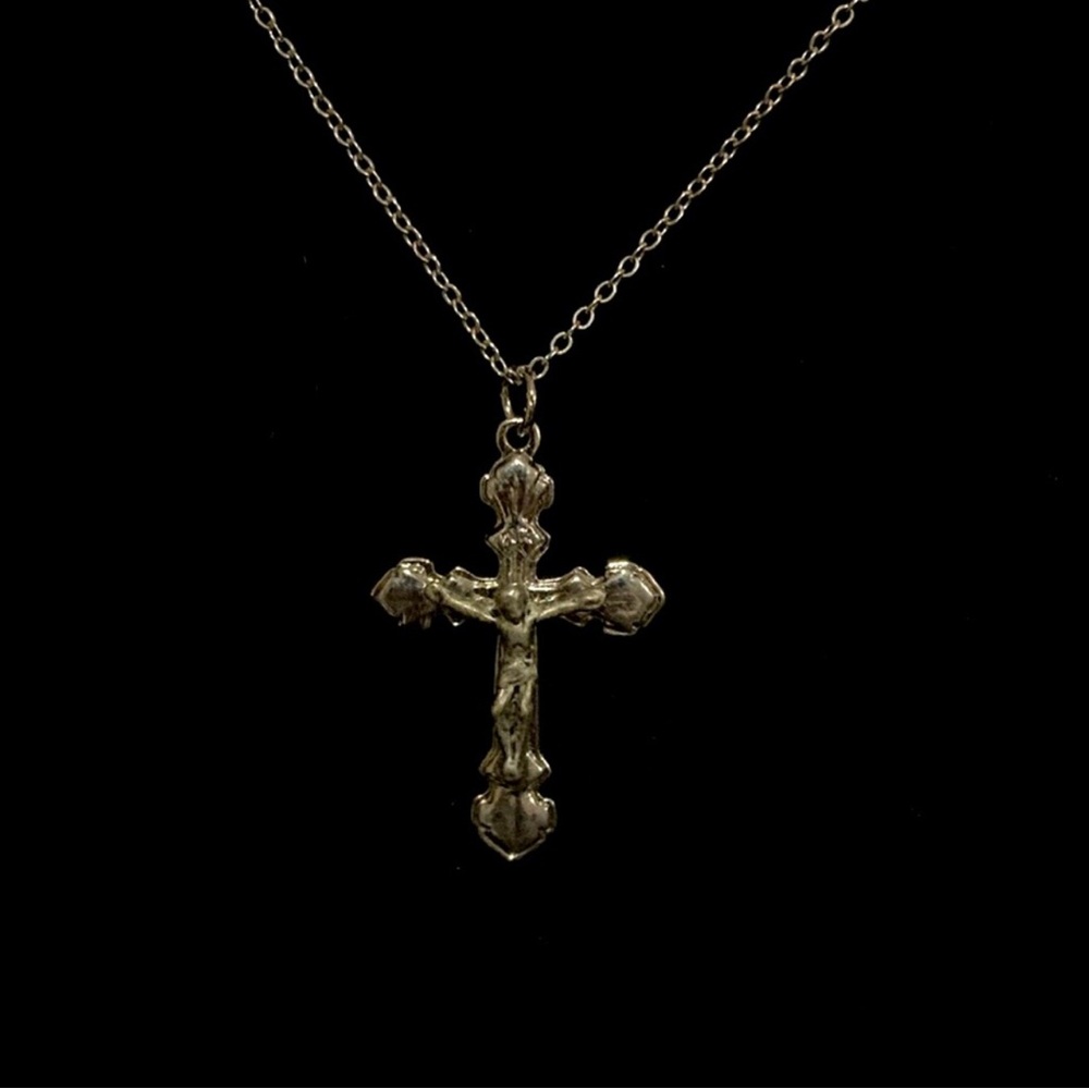 Silver tone cross necklace - Picture 4 of 4